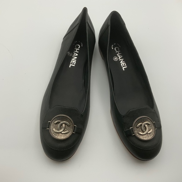 CHANEL LOGO LEATHER FLATS - Picture 1 of 6